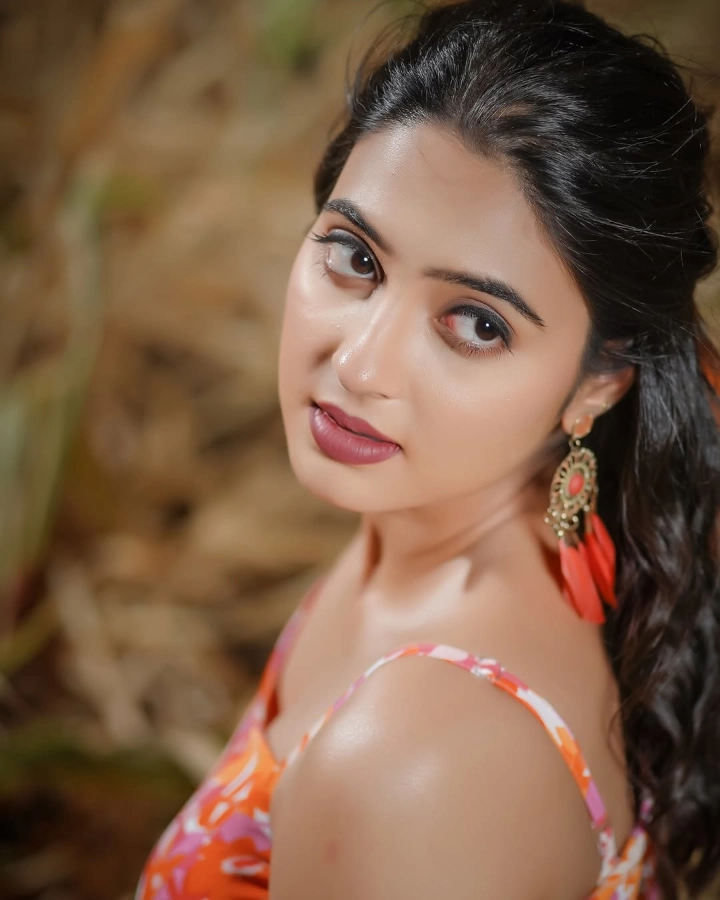 Vidula Chougule has beautiful Dark Brown eyes