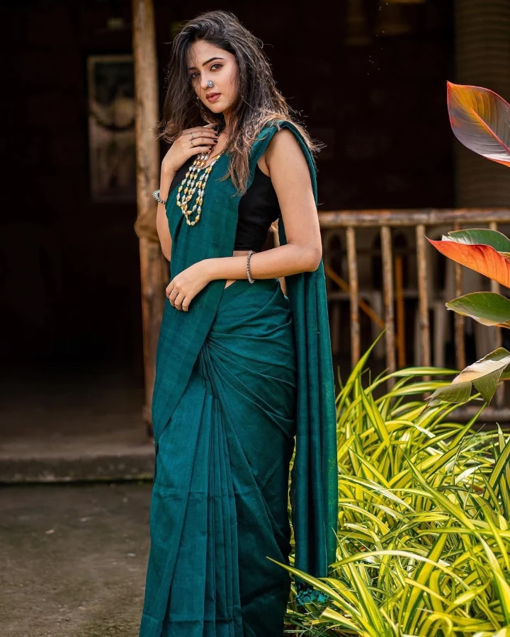 Vidula Chougule in Hot Saree Image