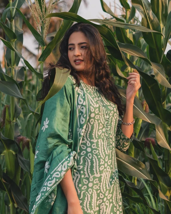 Vidula Chougule looking Cute in Salwar Kameez