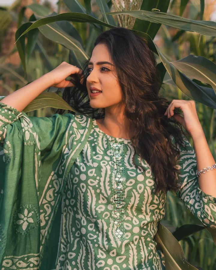 Vidula Chougule looking beautiful in Salwar Kameez