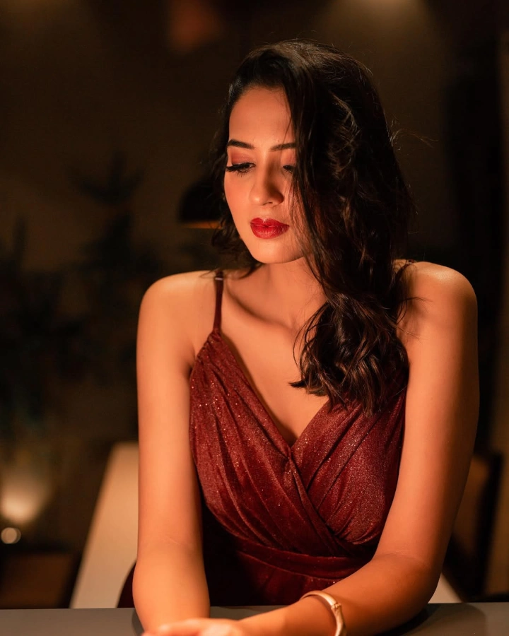 Vidula Chougule's Gorgeous Cleavage