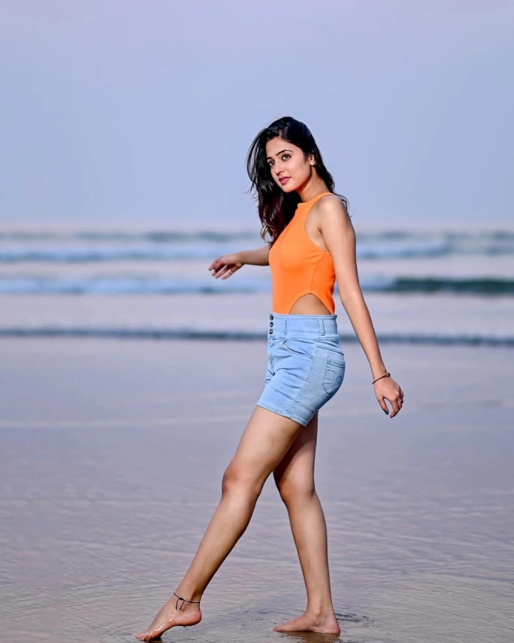 Vidula Chougule's Gorgeous Legs & Thighs