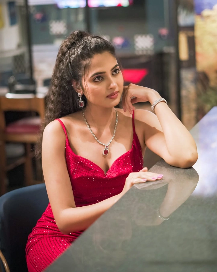 Vidula Chougule's Hot Cleavage