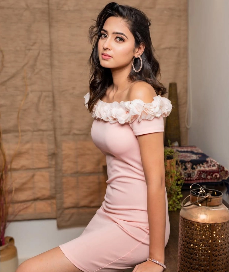 Vidula Chougule's Hottest Body Figure