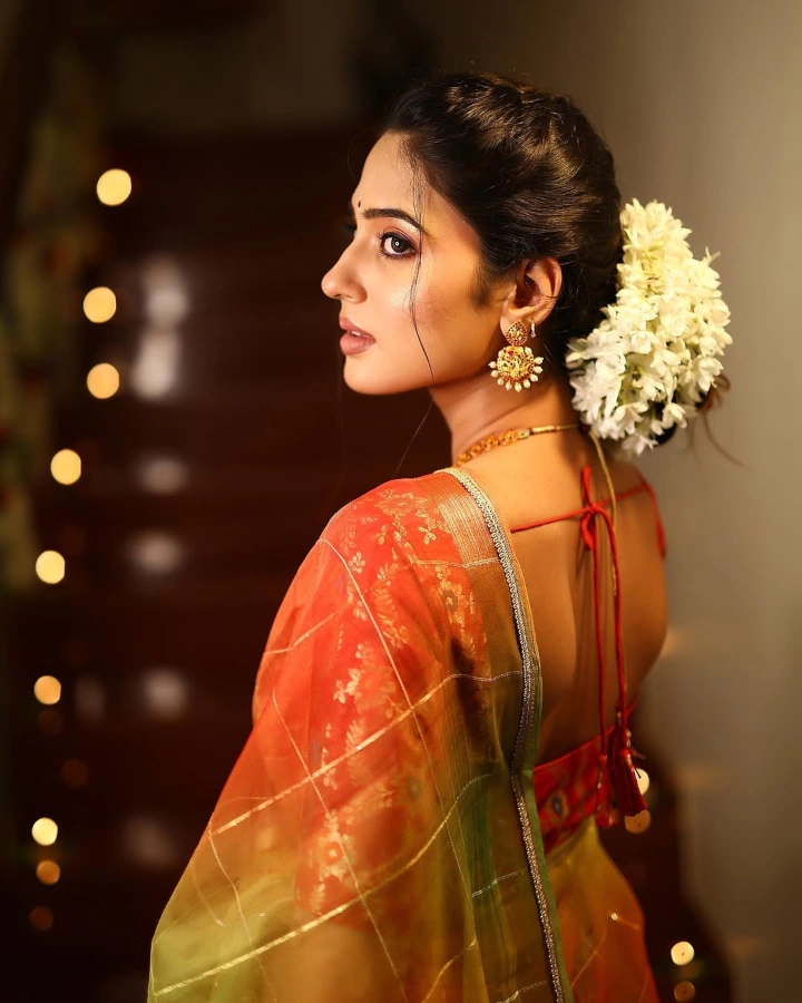 Vidula Chougule's beautiful back