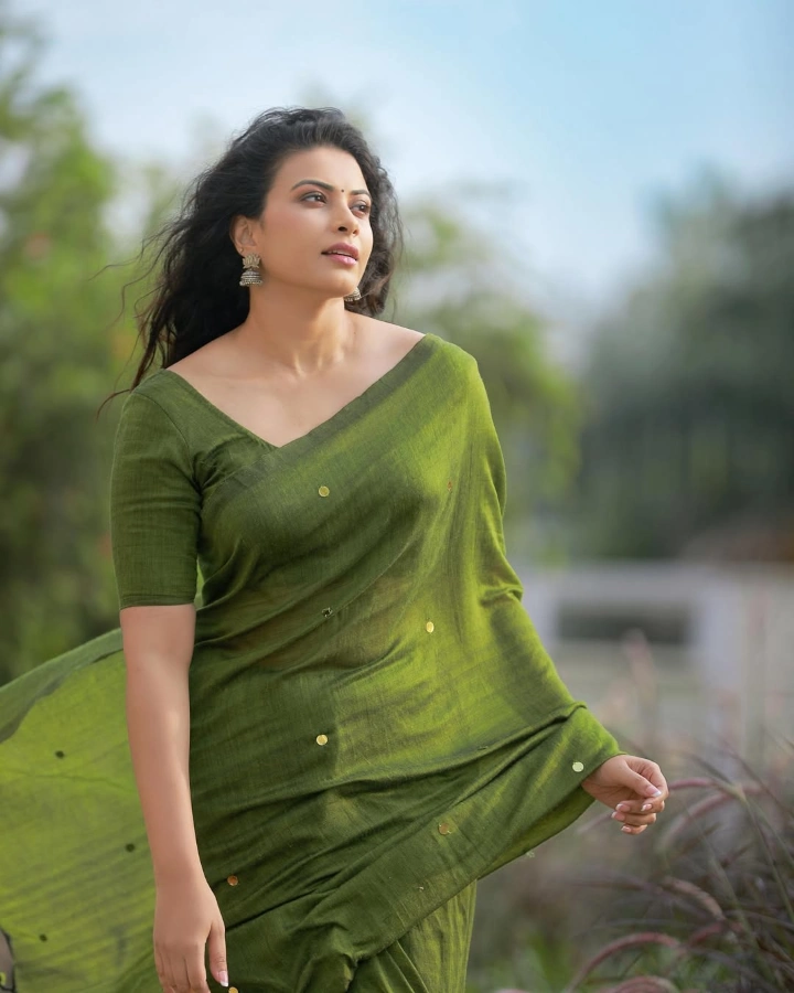 Kavya Shetty in Hot Saree Image