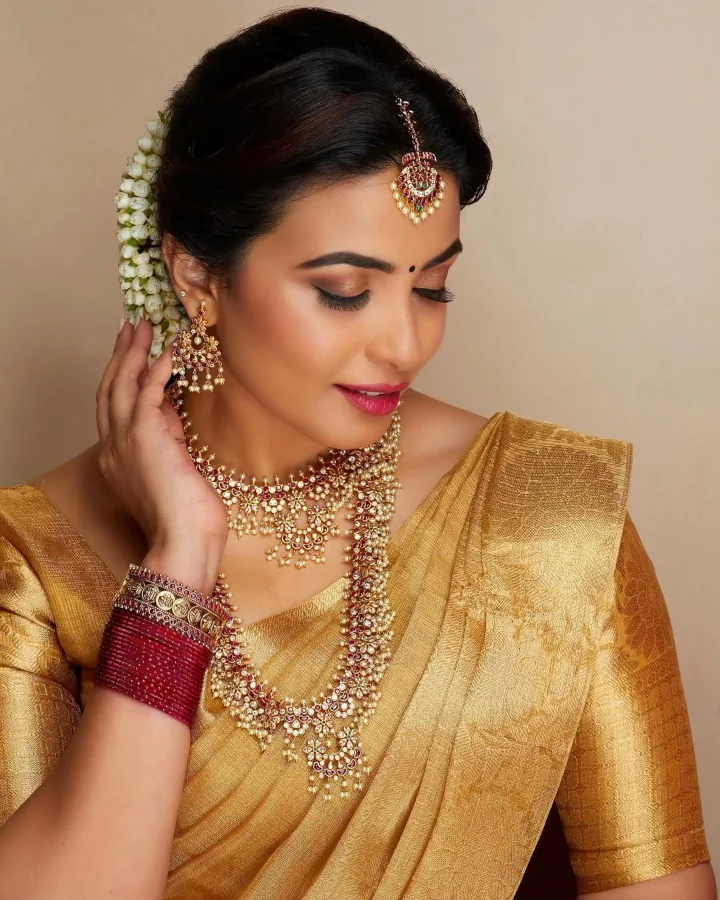 Kavya Shetty in Indian Traditional Saree