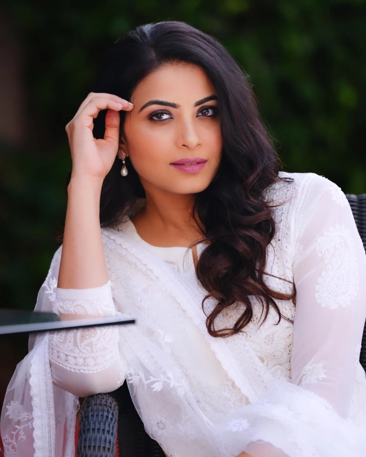 Kavya Shetty looking beautiful in Salwar Kameez