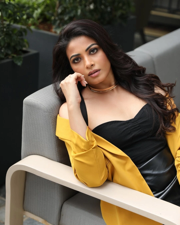 Kavya Shetty's Cleavage