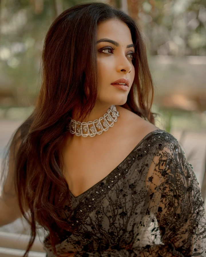 Kavya Shetty's Cutest Cleavage Shown Ever