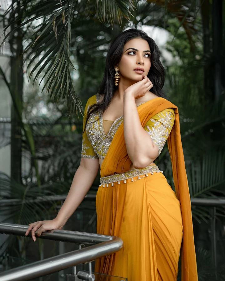 Kavya Shetty's Deepest Cleavage Shown Ever