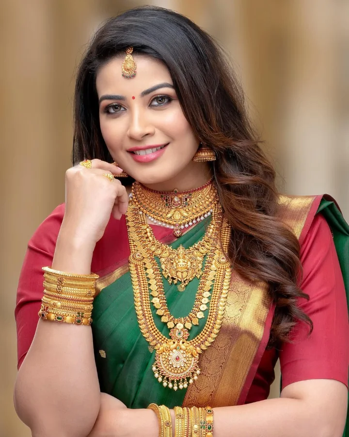 Kavya Shetty's Fabulous Looks