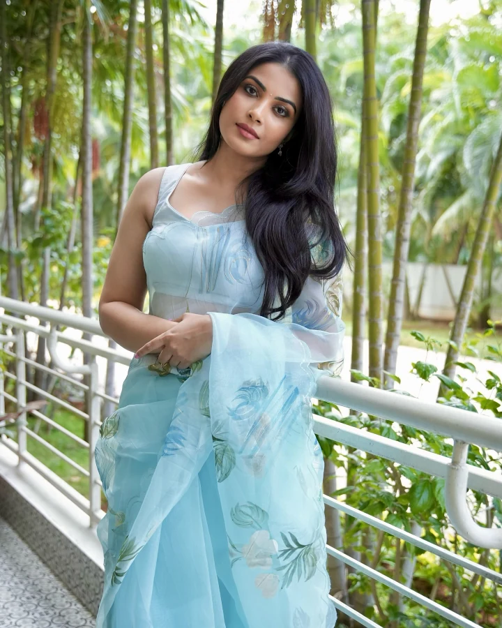 Kavya Shetty's Gorgeous Figure