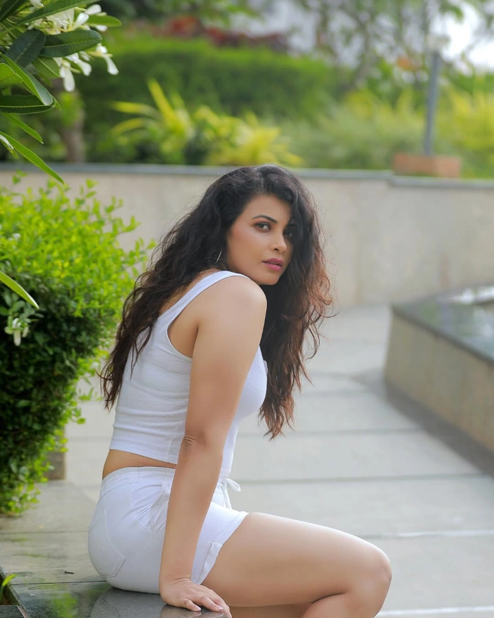 Kavya Shetty's Gorgeous Legs & Thighs