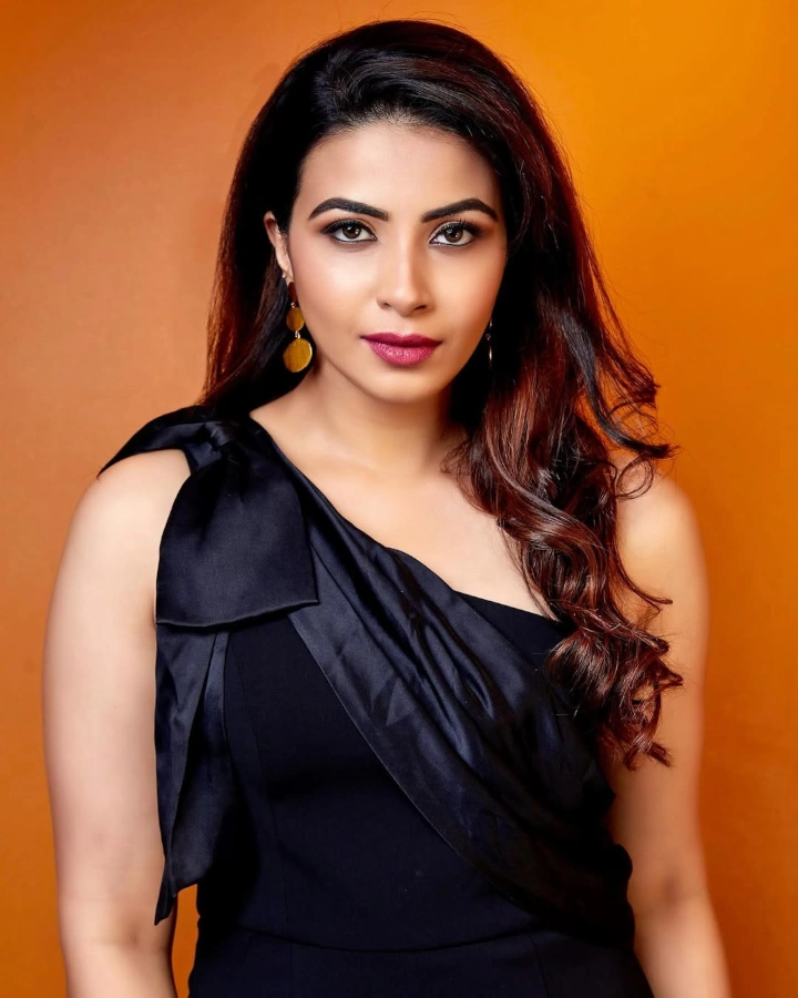 Kavya Shetty's Hottest Looks