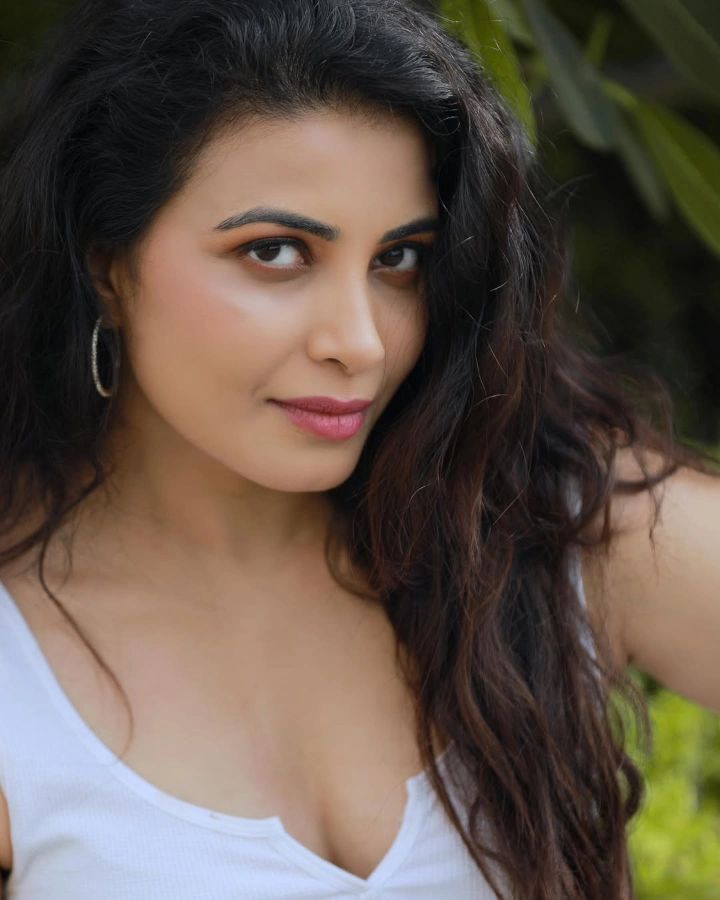 Kavya Shetty's Real Indian Beauty