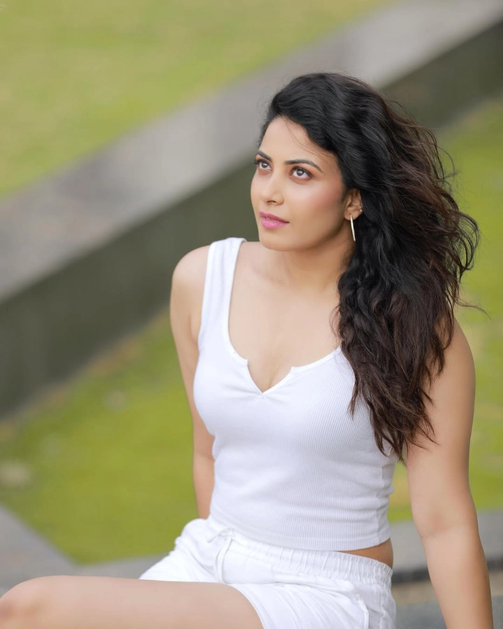 Kavya Shetty's Sun Kissed Image