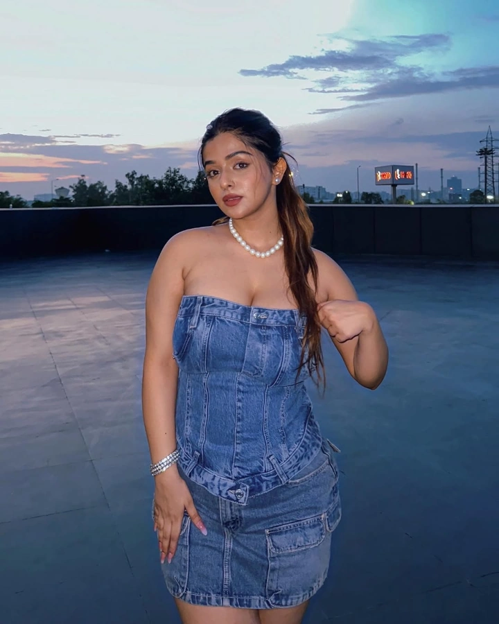 Navya Tiwari Currently Lives in Noida, Uttar Pradesh, India