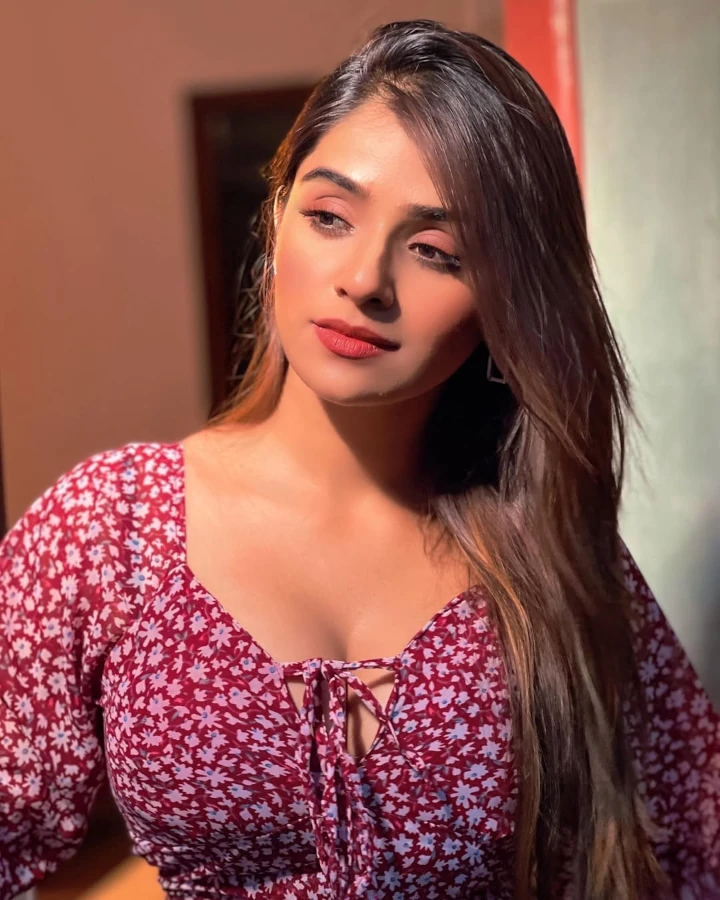 Navya Tiwari Hottest