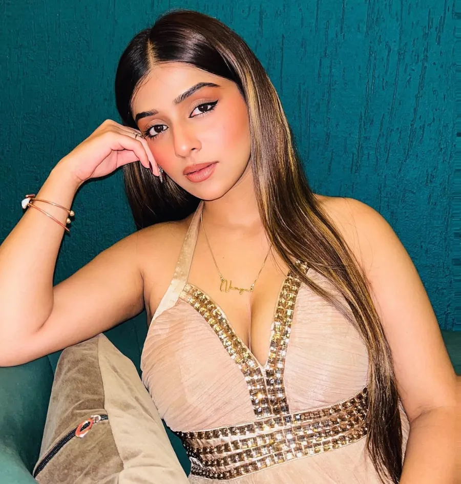 Navya Tiwari Instagram