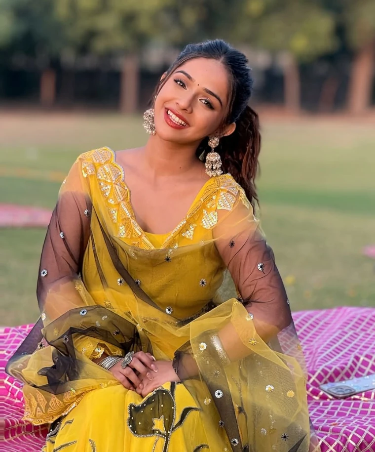 Navya Tiwari Looking Stunningly Gorgeous