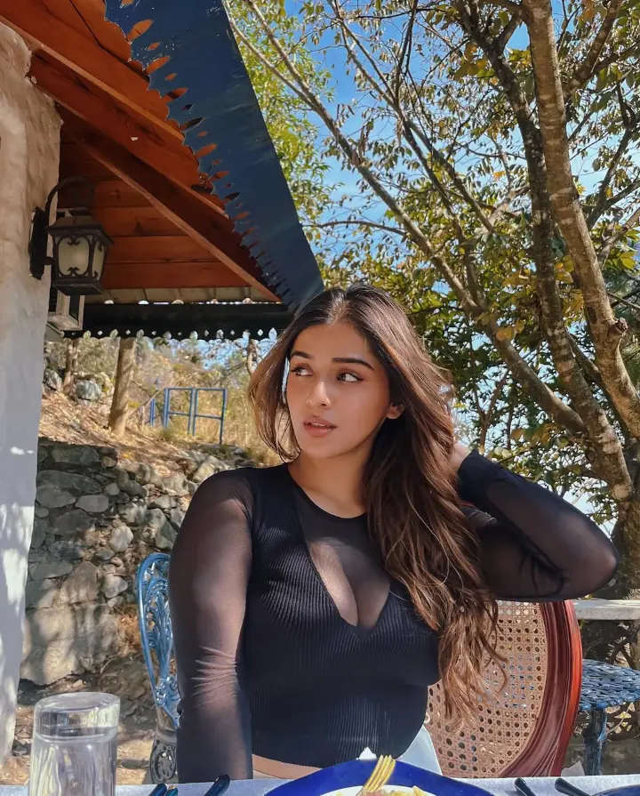 Navya Tiwari has a significant fan following on Instagram