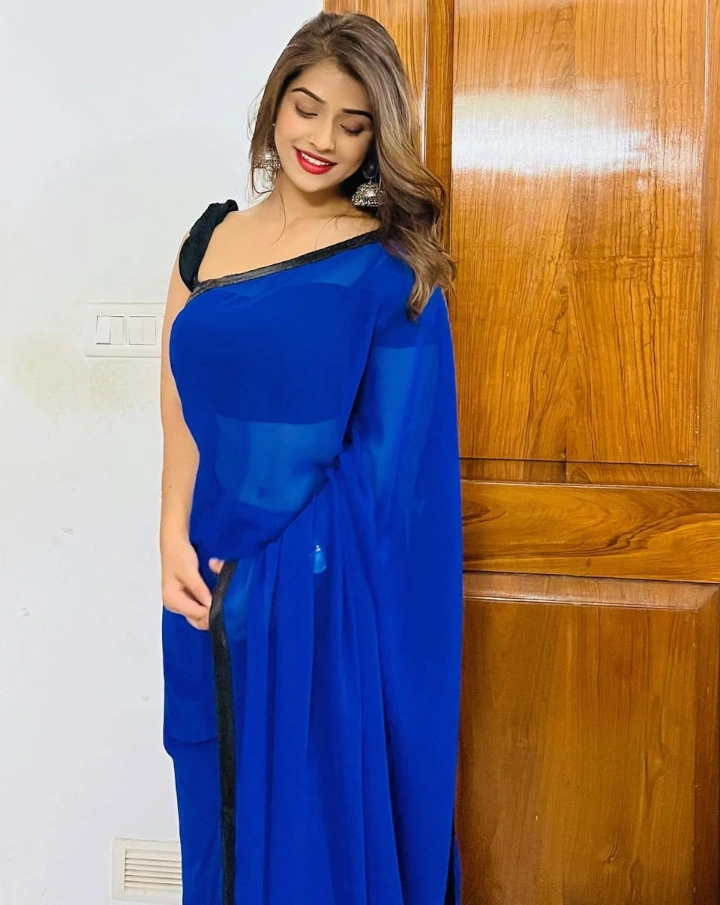 Navya Tiwari in Hot Saree Image