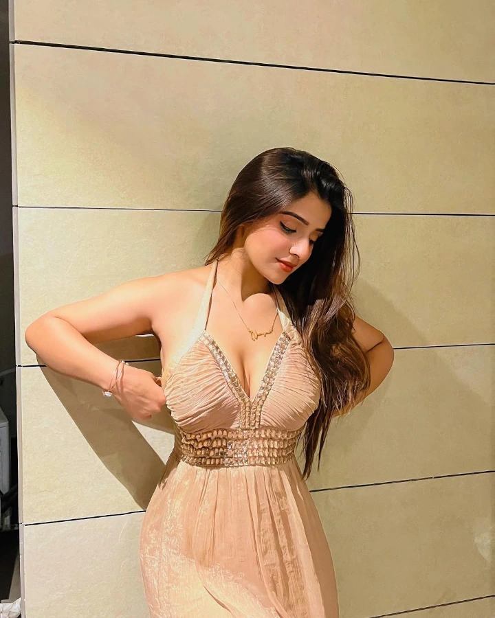 Navya Tiwari in Suniyan Suniyan