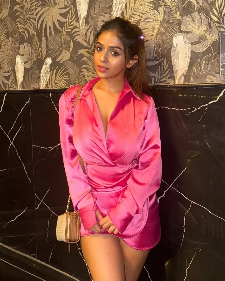 Navya Tiwari showing off her gorgeous legs