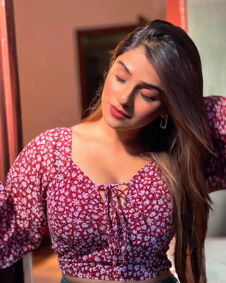 Navya Tiwari's Gorgeous Legs