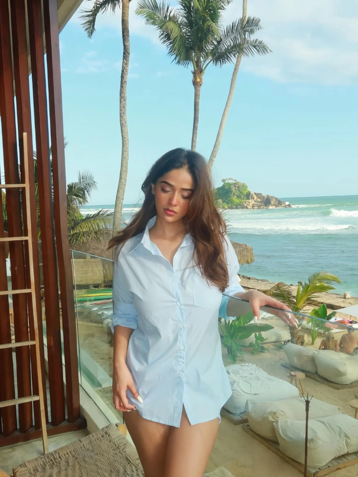 Navya Tiwari's Gorgeous Thighs