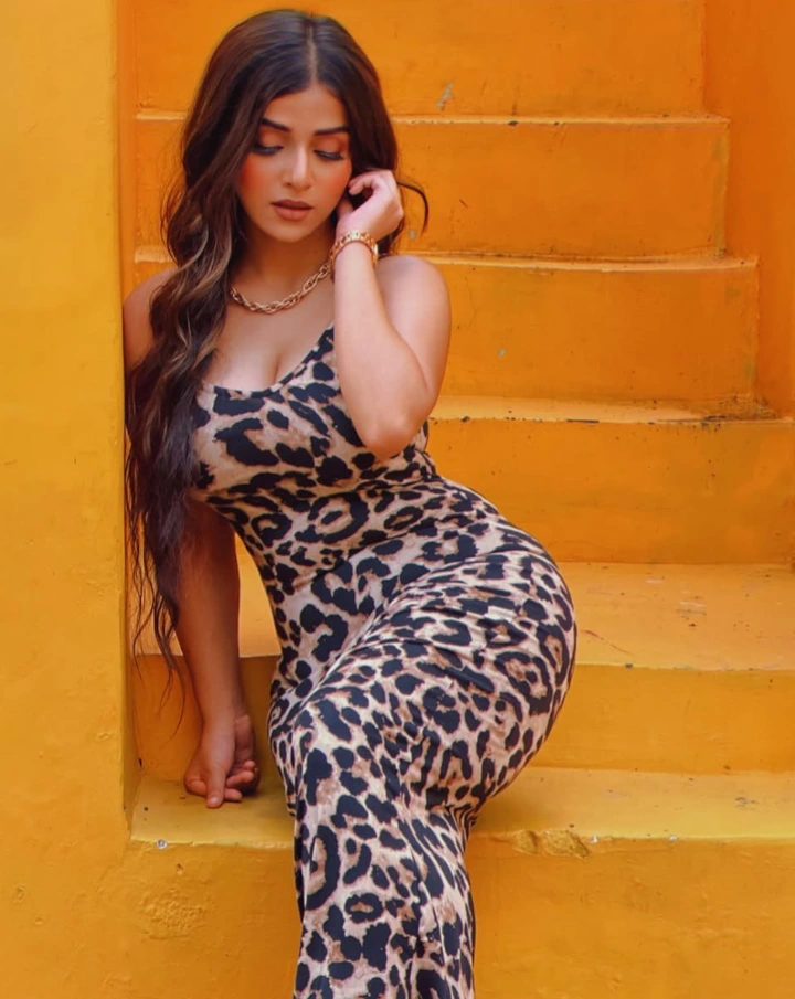 Navya Tiwari's Hottest Body Figure
