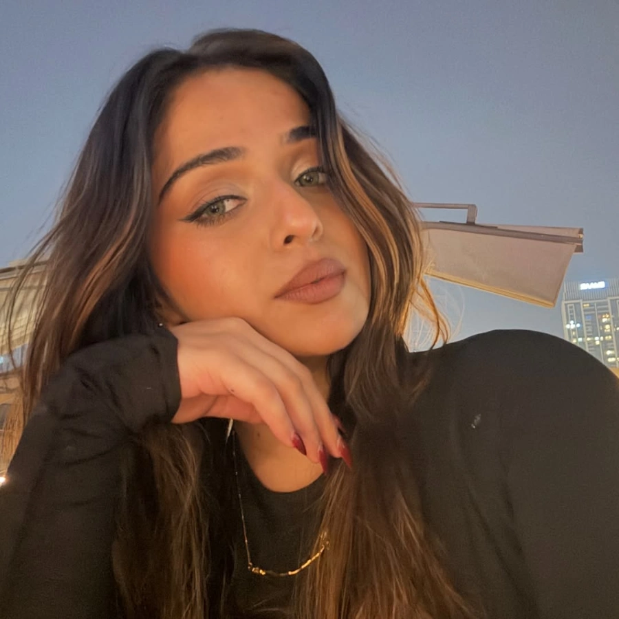 Navya Tiwari's Nailpaint