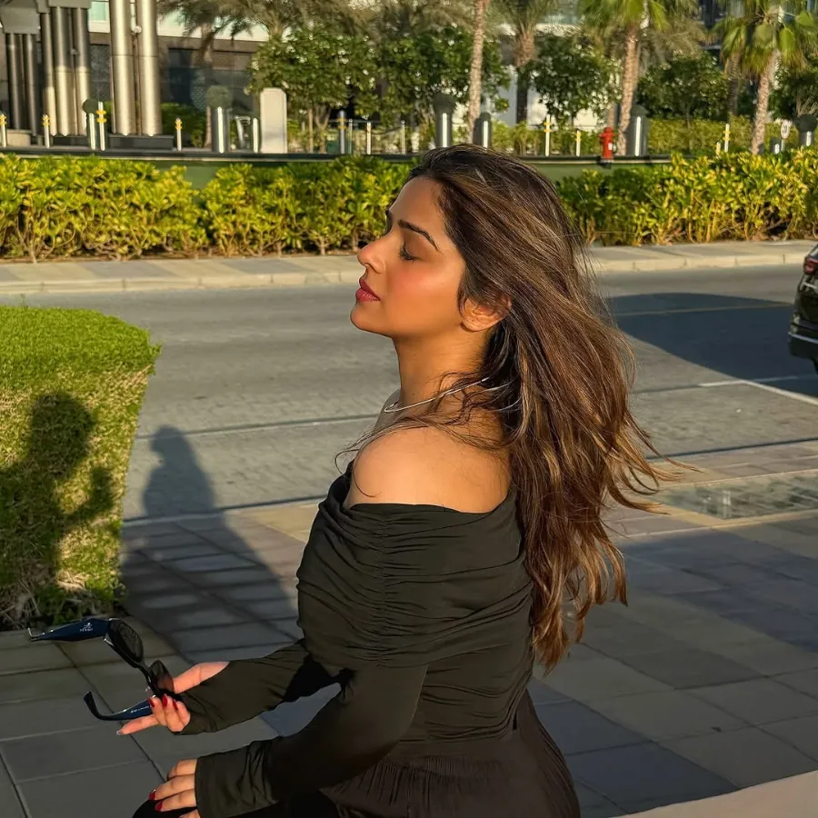 Navya Tiwari's Prettiest Looks in Black Dress