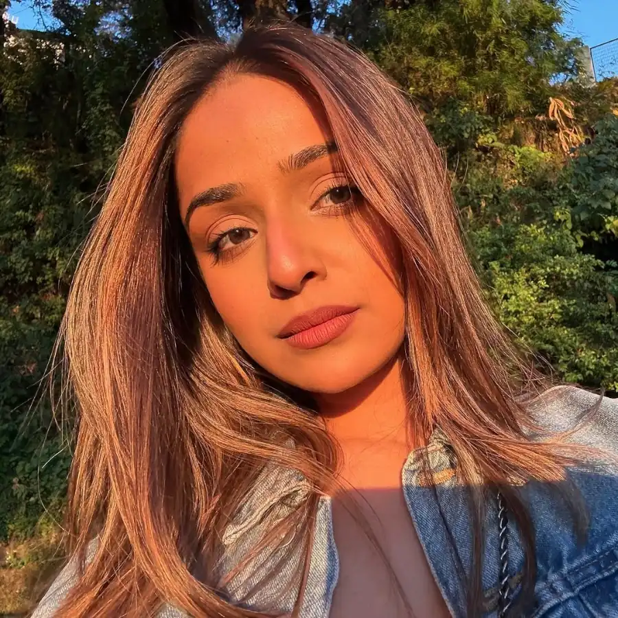 Navya Tiwari's Sun Kissed Image