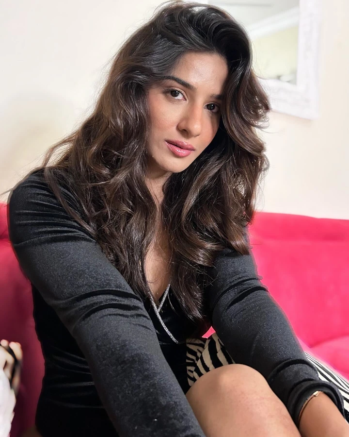 Neha Khan is a Gorgeous Indian Actress & a Beautiful Model