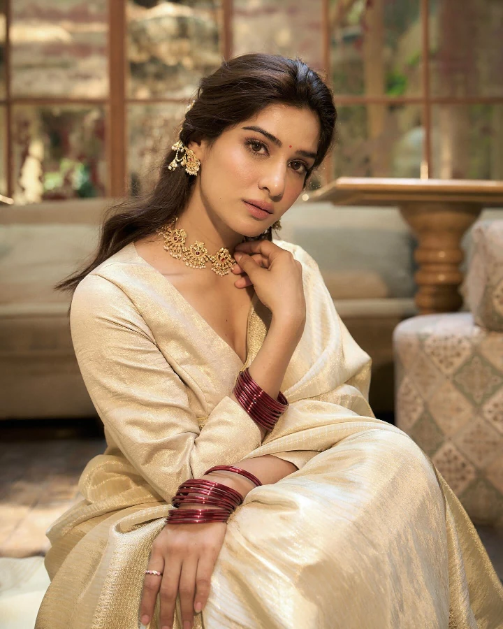 Neha Khan looking Cute in Salwar Kameez