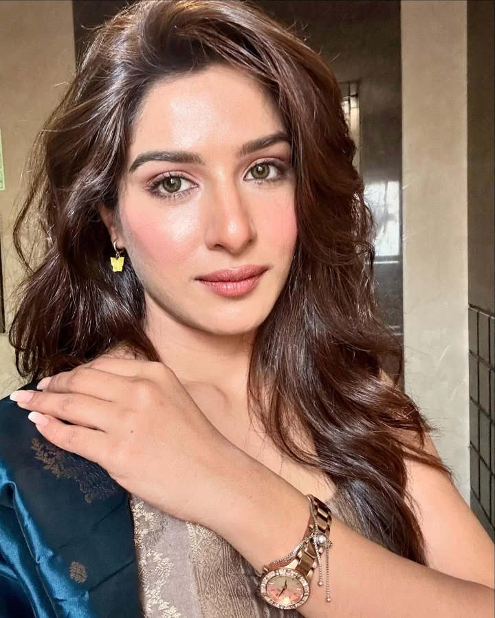 Neha Khan looking beautiful in Salwar Kameez
