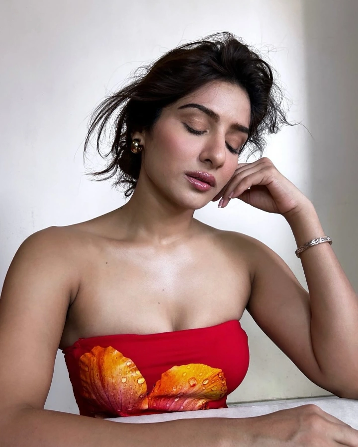 Neha Khan's Hot Image