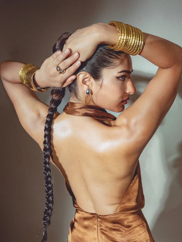 Neha Khan's beautiful back