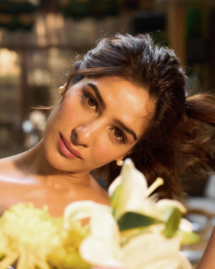 Neha Khan's hometown is Amravati, Maharashtra
