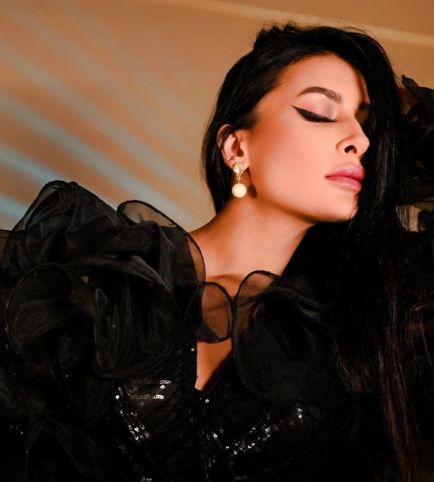 Pavitra Punia Facebook Images
