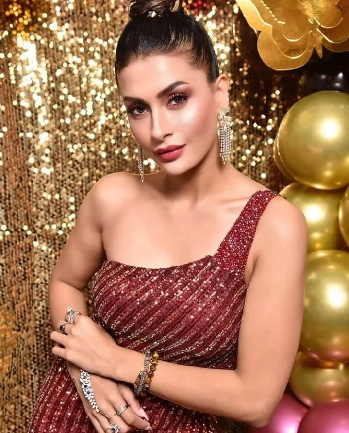 Pavitra Punia in Extreme Hot Western Outfit