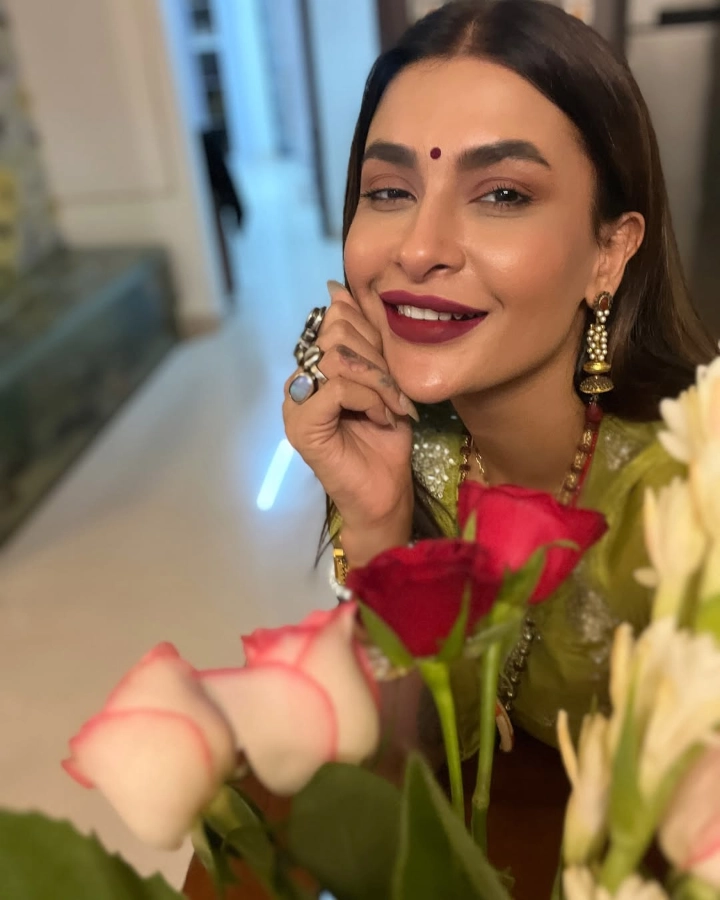 Pavitra Punia looking Cute in Salwar Kameez