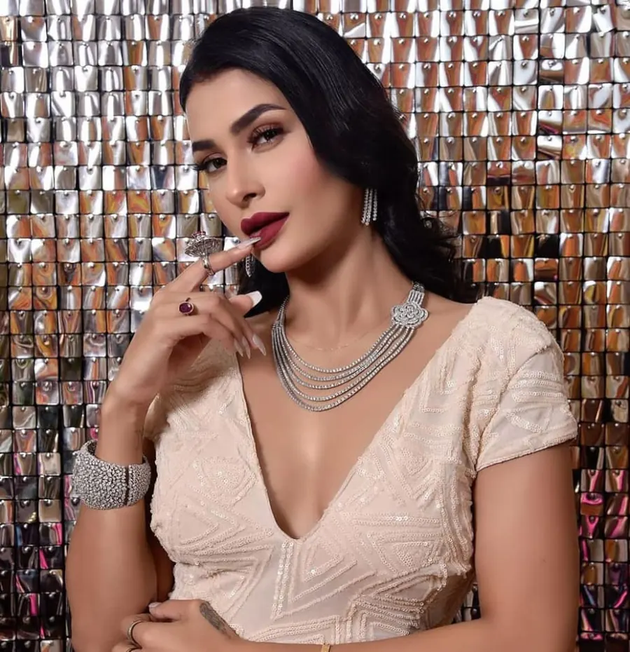 Pavitra Punia showing her beautiful Cleavage