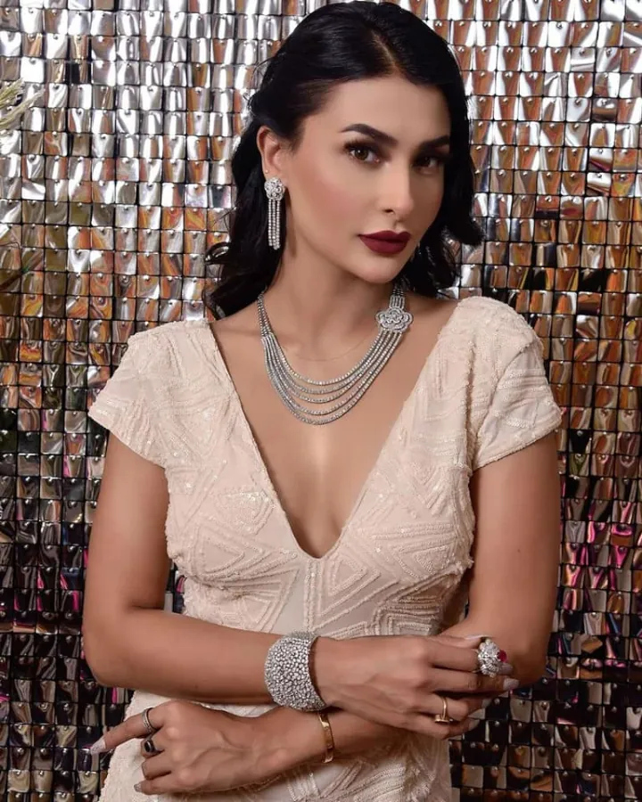 Pavitra Punia's Hottest Cleavage ever