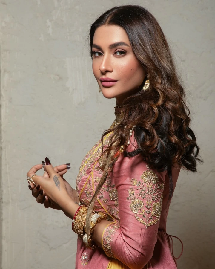 Pavitra Punia's Long Hair