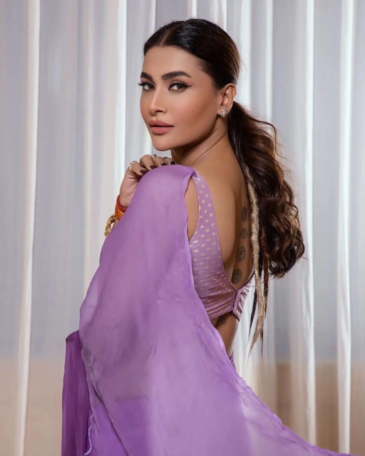 Pavitra Punia's beautiful back