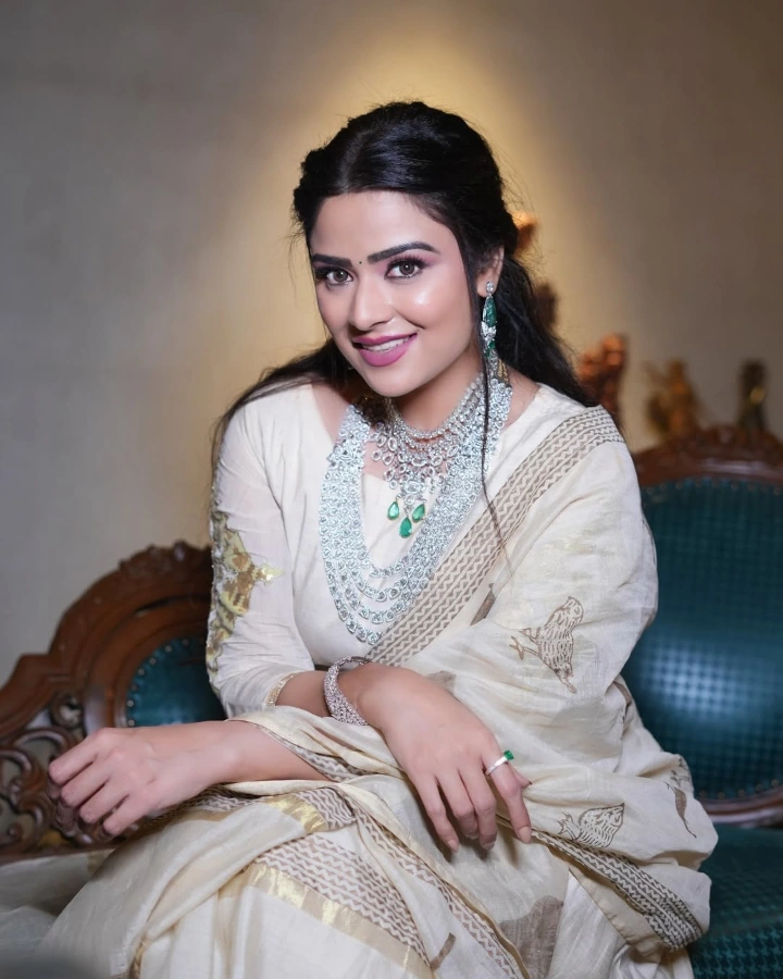 Priyanka Sharma in Bommala Koluvu