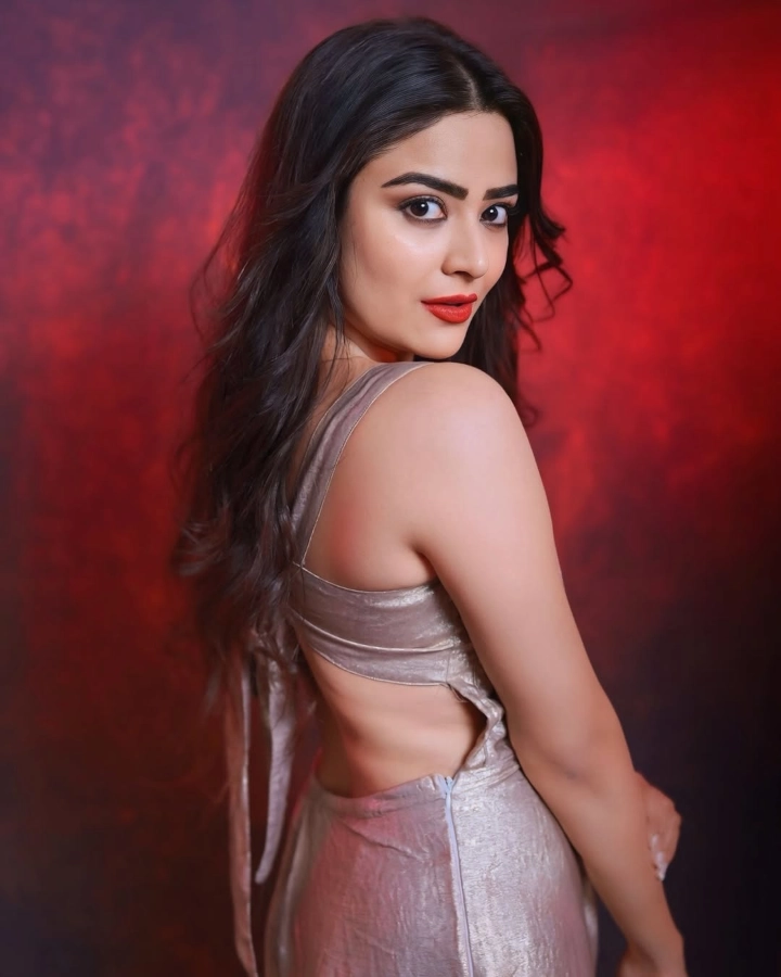 Priyanka Sharma's Beautiful Back Image